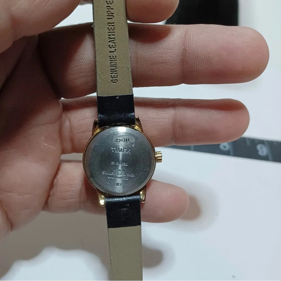 Timex Watch Women Gold Tone Indiglo 30M Black Leather Band New Battery L1 - Picture 3 of 3